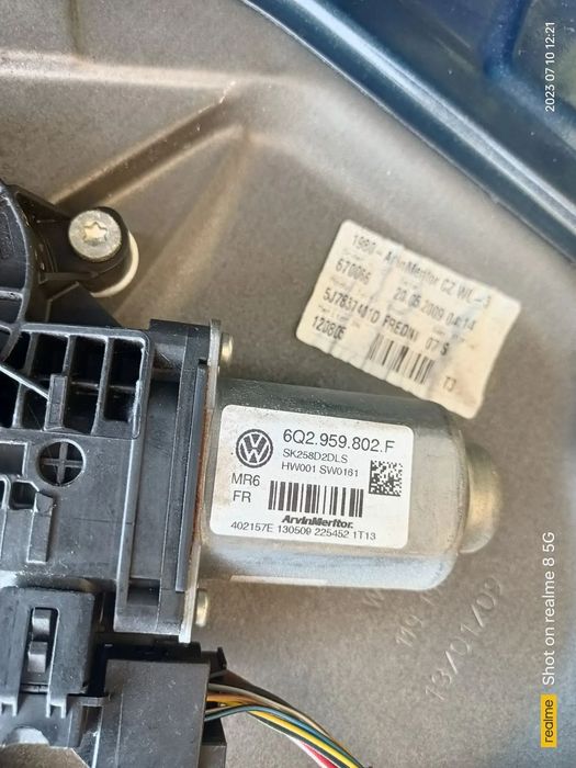 SKODA ROOMSTER VW T5 SILNICZEK SZYBY PRAWY PRZÓD 6q2.959.801.E