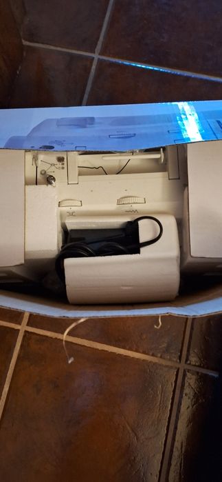 Maquina costura Carina Nova