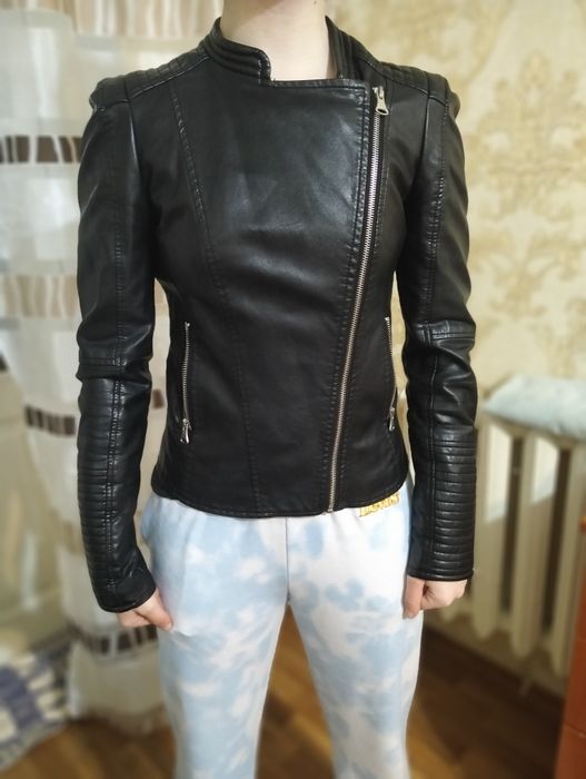 Куртка жіноча кожана S розмір 42