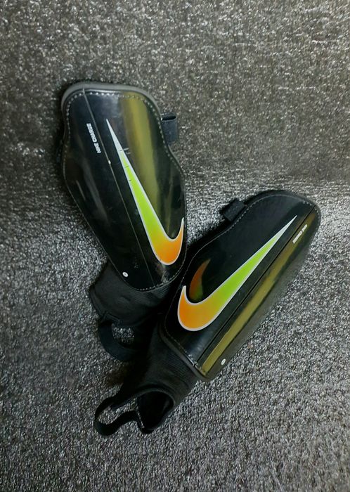 ochraniacze piłkarskie nike