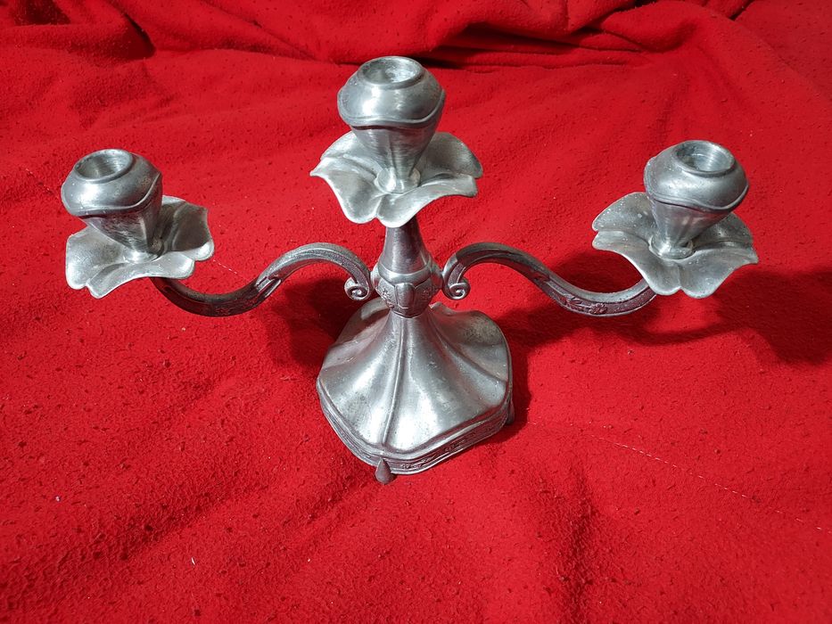 Dois candelabros de três braços