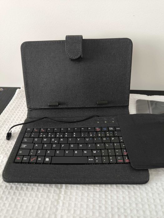 Capa para tablet com Teclado