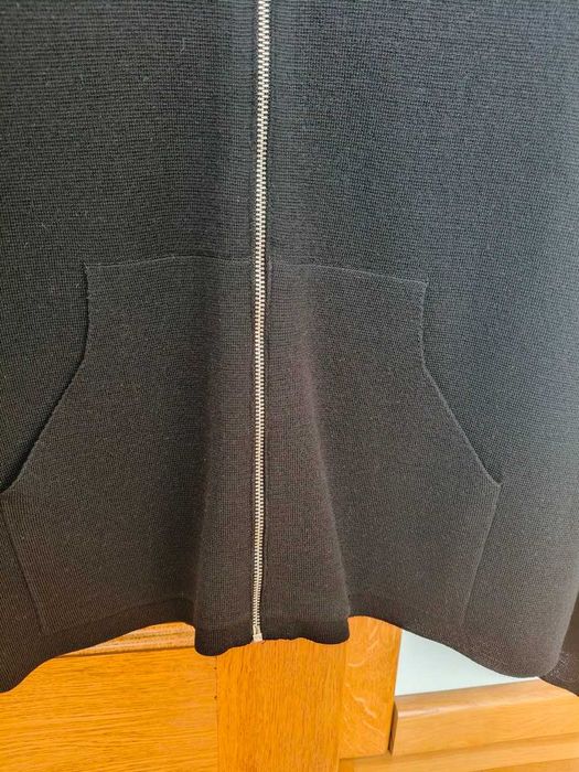 Nowy elegancki wełniany rozsuwany z kapturem sweter-bluza marki Sandro