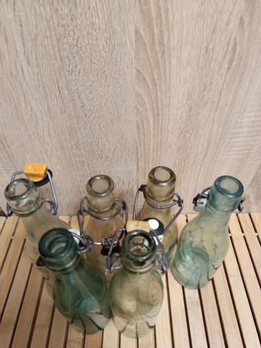 Stare butelki z kapslem ceramicznym krechla 0,3 l przeźroczyste z PRL