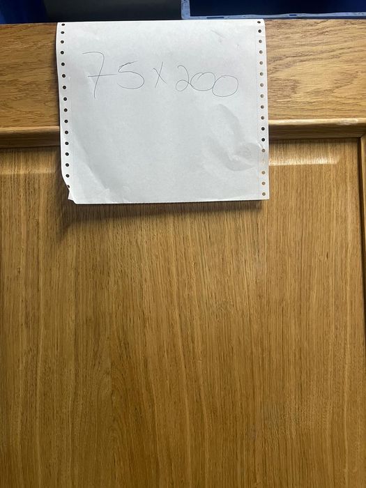 Vendo portas novas em Carvalho, com várias medidas, sem aduelas