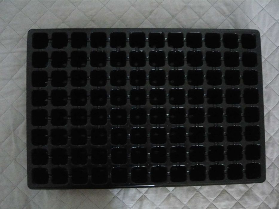 Nowe palety rozsadowe, multiplaty, wielodoniczki 96 kom. 40x60 cm