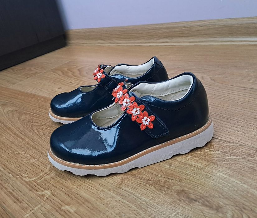 Сині лаковані туфлі туфельки для дівчинки Clark's
