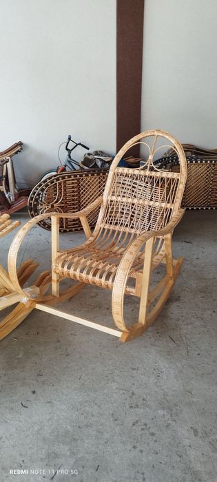 Крісло гойдалка.