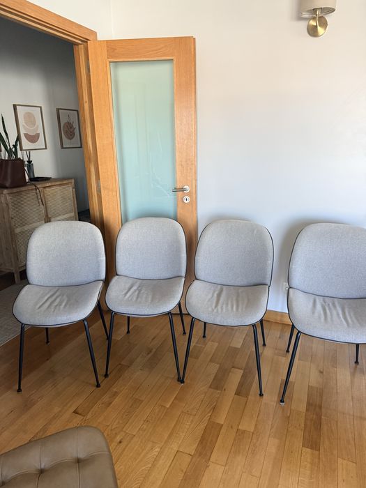 Cadeiras Area bom estado