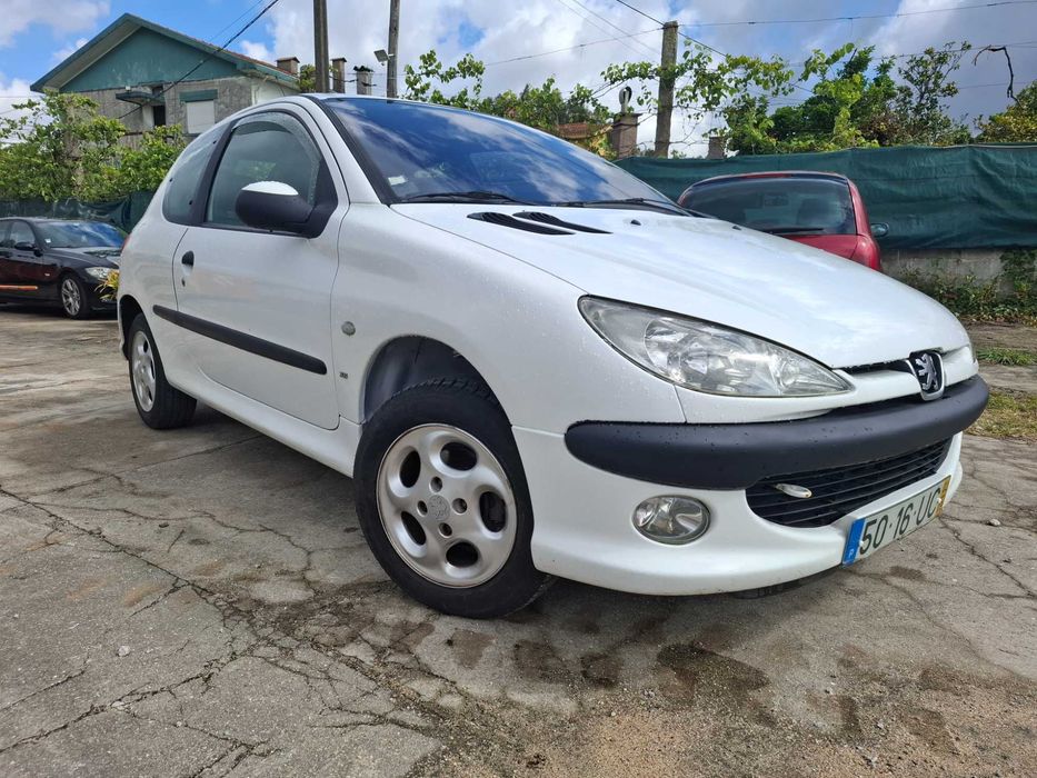 Peugeot 206 Gasolina Com A/C Estofos em Pele