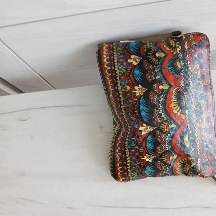Oryginalna kosmetyczka / etui Sakroots – kolorowy print boho