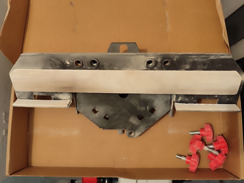 Przystawka szlifierki kątowej do cięcia płytek pod kątem 45° slider