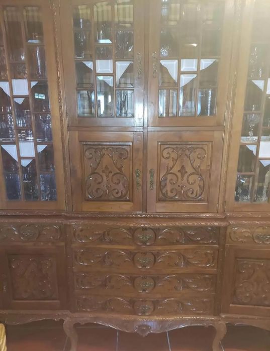 Conjunto de Sala de Jantar em Madeira Maciça – Estilo Rústico