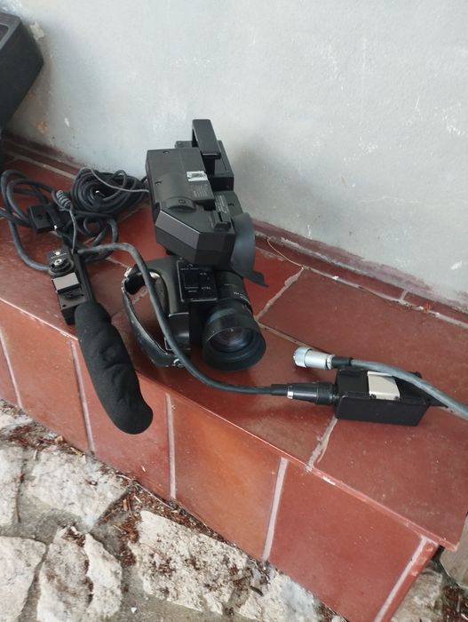 Vendo+C%C3%A2mara+de+v%C3%ADdeo+Sony+Trinicon+HVC-4000P64585158935171123