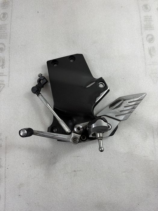 Kawasaki GTR 1400 set podnóżek dzwignia stelaż 2008+
