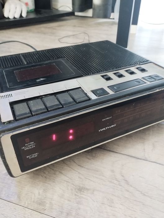 Radiomagnetofon niemiecki Waltham