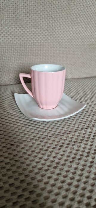 filiżanka ze spodkiem ozdoba dekoracja różowa