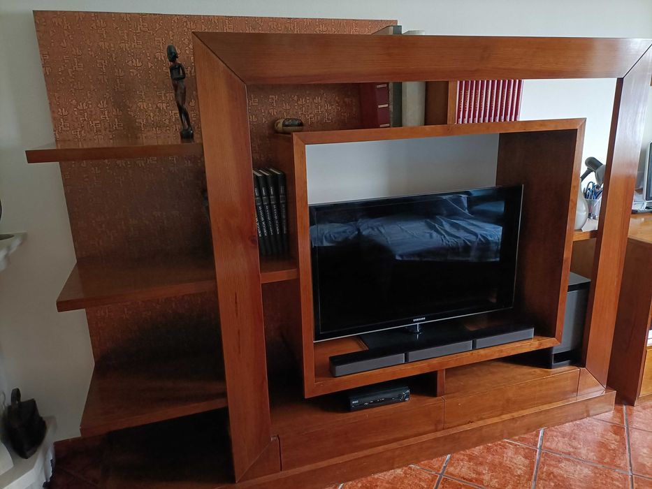 Estante de madeira maciça64862621408385121