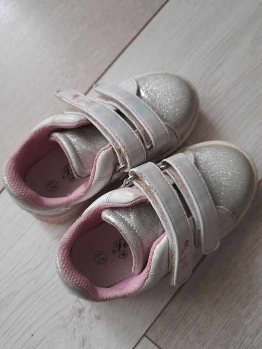 Туфельки для дівчинки
