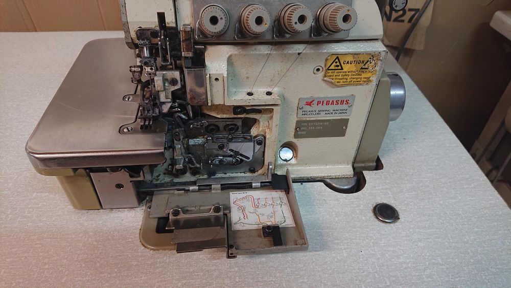 Máquina de Costura de Corte e Cose da marca Pegasus EXT-5214-03