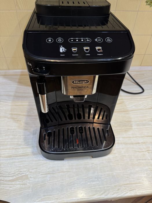 Кавомашина Delonghi Magnifica Evo