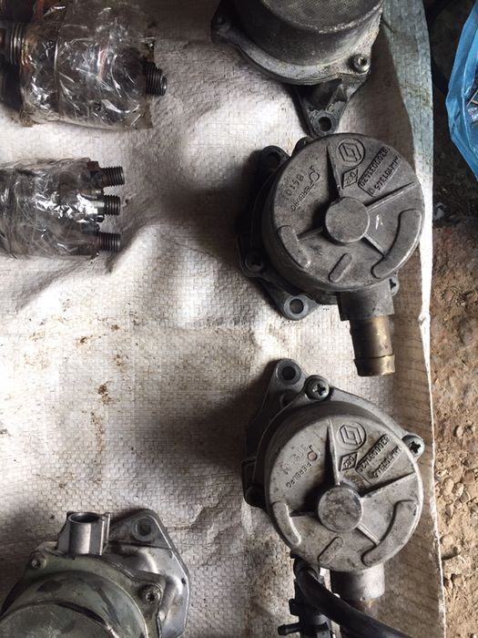 Продам вакуумний насос форсунки роспредвал на Renault kangoo 1.9 D