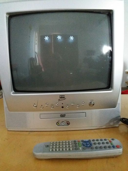 TV com leitor cassetes DVD