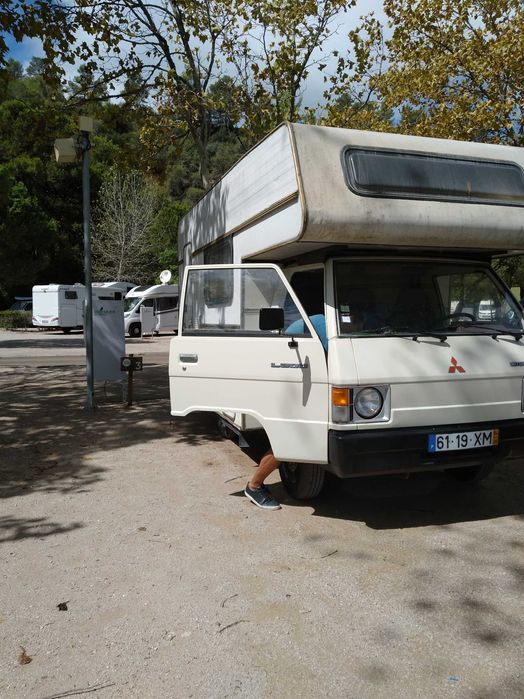 Autocaravana Mitsubishi L300: 2 camas de casal, 6 lugares de livrete