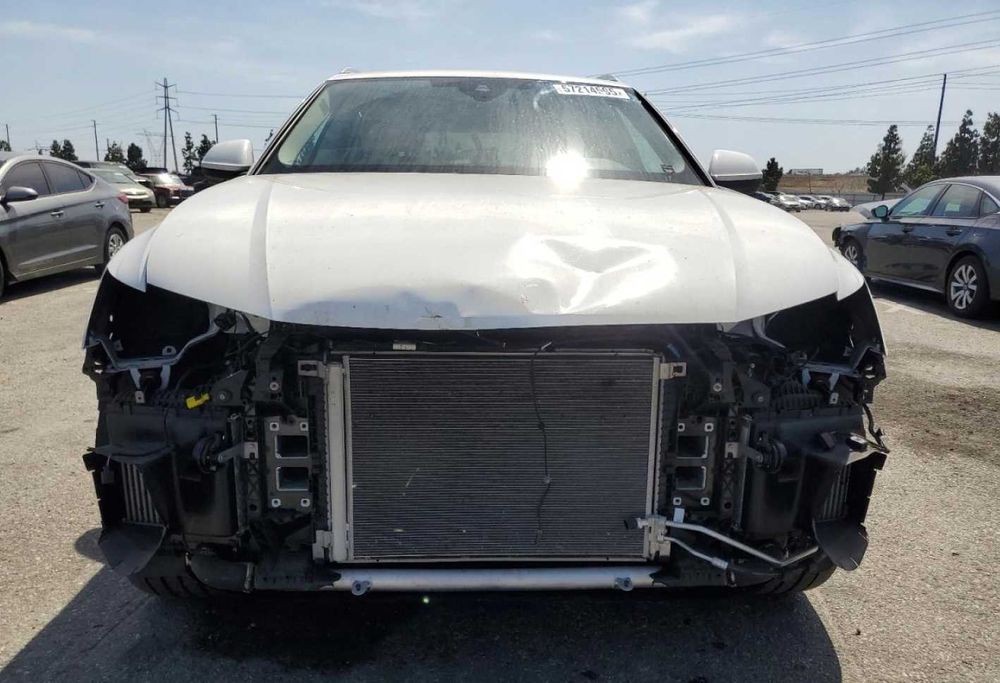 Кришка багажніка Audi Q8 запчастини ауді ку8 запчасти