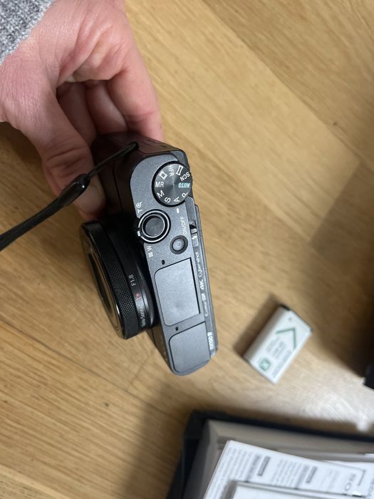 Aparat Sony RX100 IV (4)