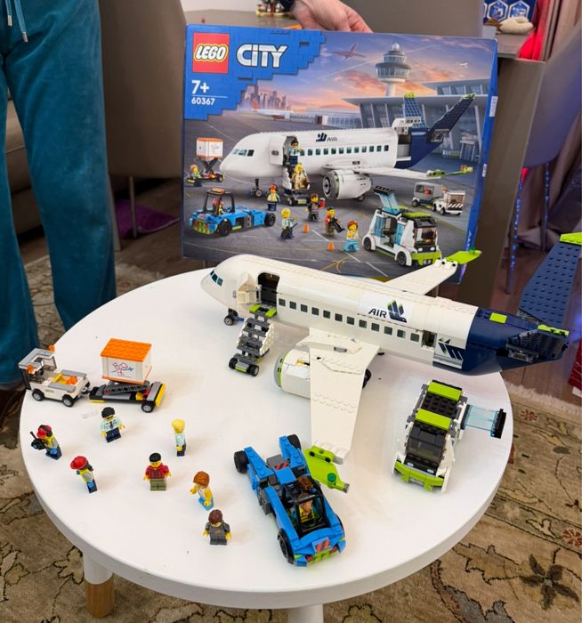 Lego пасажирський літак