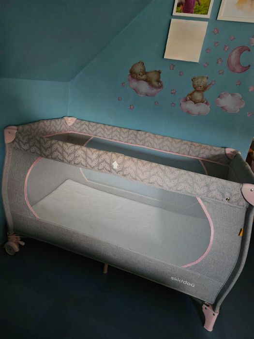 Łóżeczko turystyczne dwupoziomowe z przewijakiem Skiddou Lunar+