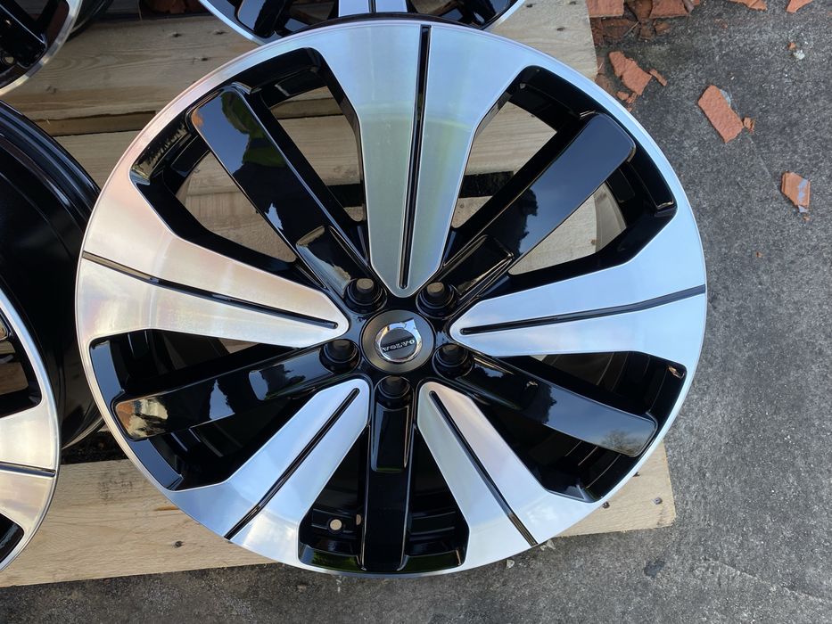 Oryginalne felgi aluminiowe 19 Volvo cx40 5x108