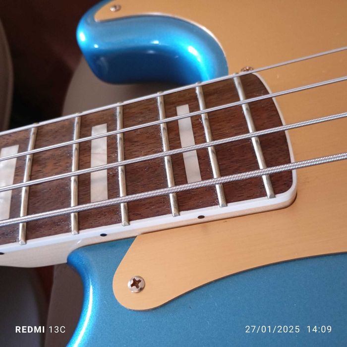 Squier P Bass Gold aniversário 40 anos