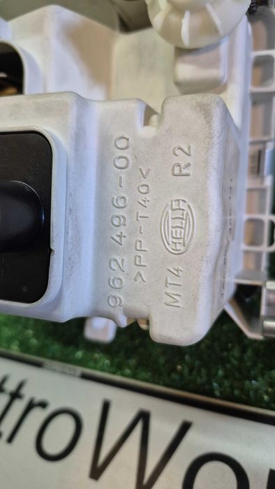 Otica Farol Direito Volkswagen Polo 6N1 1994 a 1999 Ref. 1AF962.489-141 HELLA NOVO