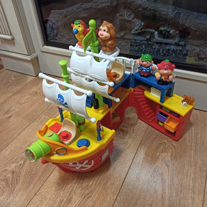 Піратський корабель, ковчег, трактор