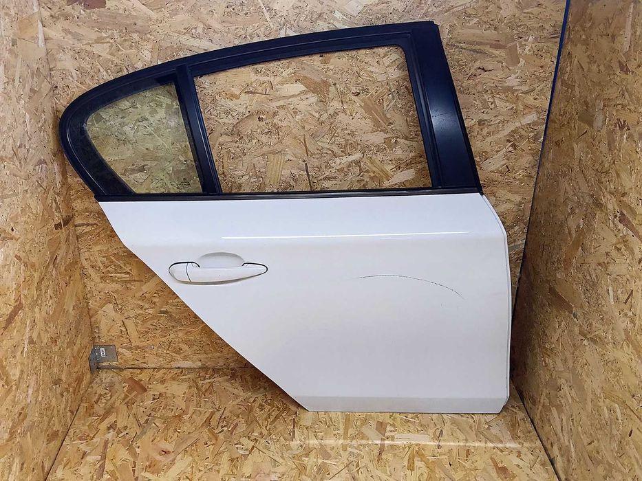 Drzwi tył prawe 300 BMW 1 E87 Alpinweiss 3 kompletne 4drzwiowa