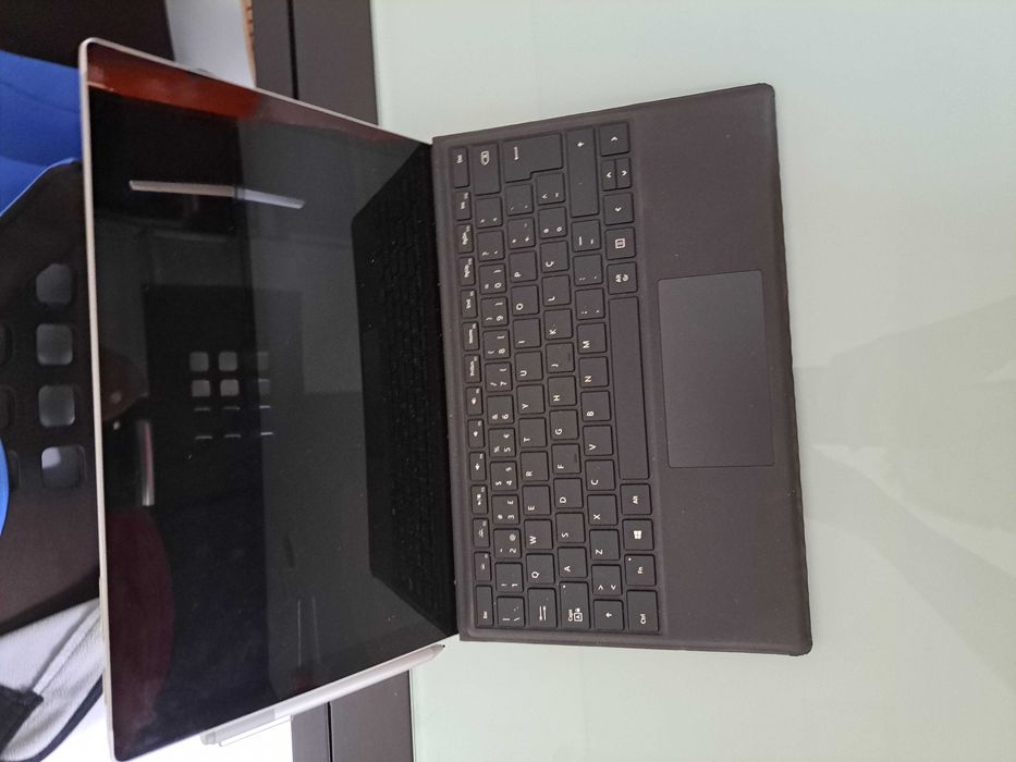 Computador / Tablet Microsoft Surface Pro 4 com teclado e caneta