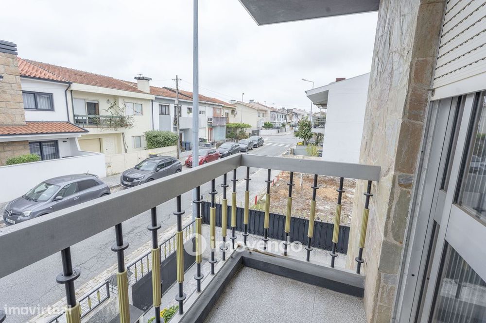 Moradia T4 com garagem, em Vila Nova da Telha, na Maia