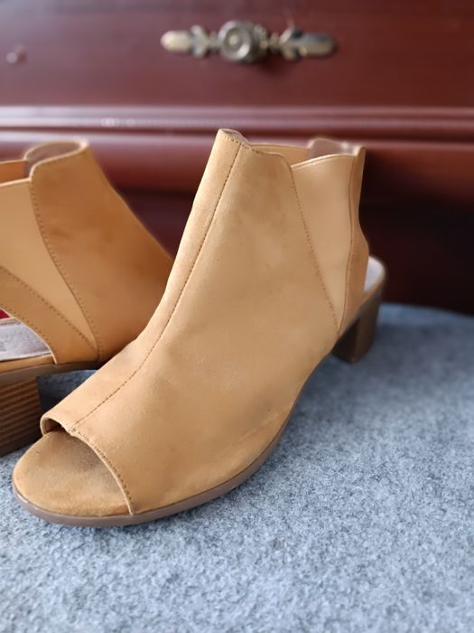 Продам босоножки женские 40 размер