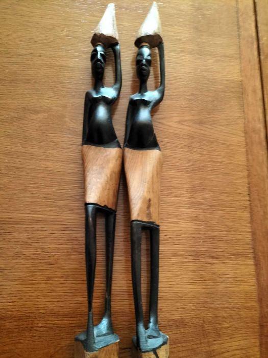 Estatuetas de pau preto de cabo verde