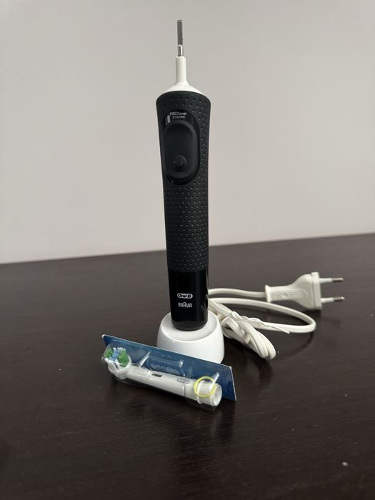 Електрична зубна щітка Oral B
