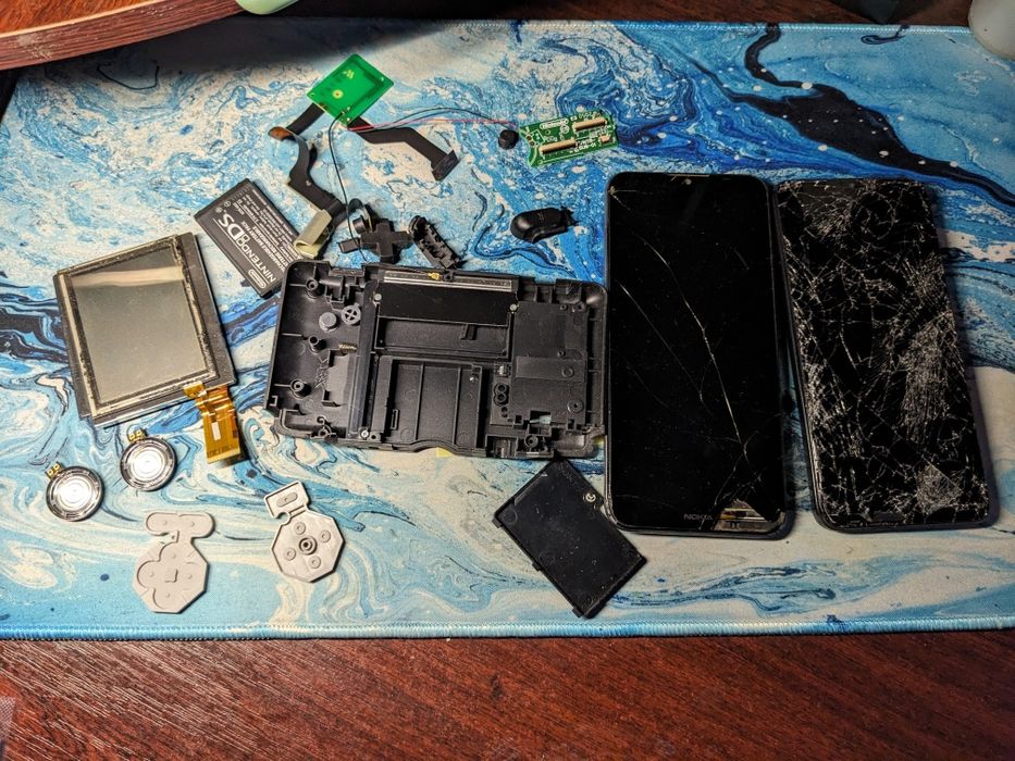 Лот електроніки Nintendo ds fat і телефони