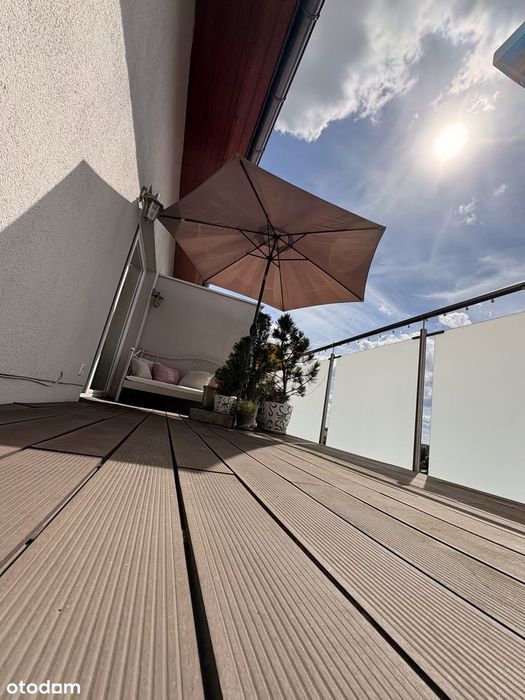 Dwupoziomowe mieszkanie z trzecim poziomem,dużym balkonem oraz piwnicą
