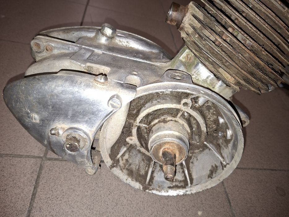 Znalezisk,silnik kartery kosz cylinder wal wsk 125 m06 wfm g16 zmd prl