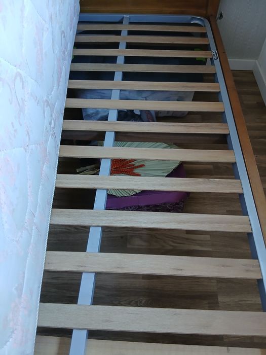 Cama com colchão 100x200cm