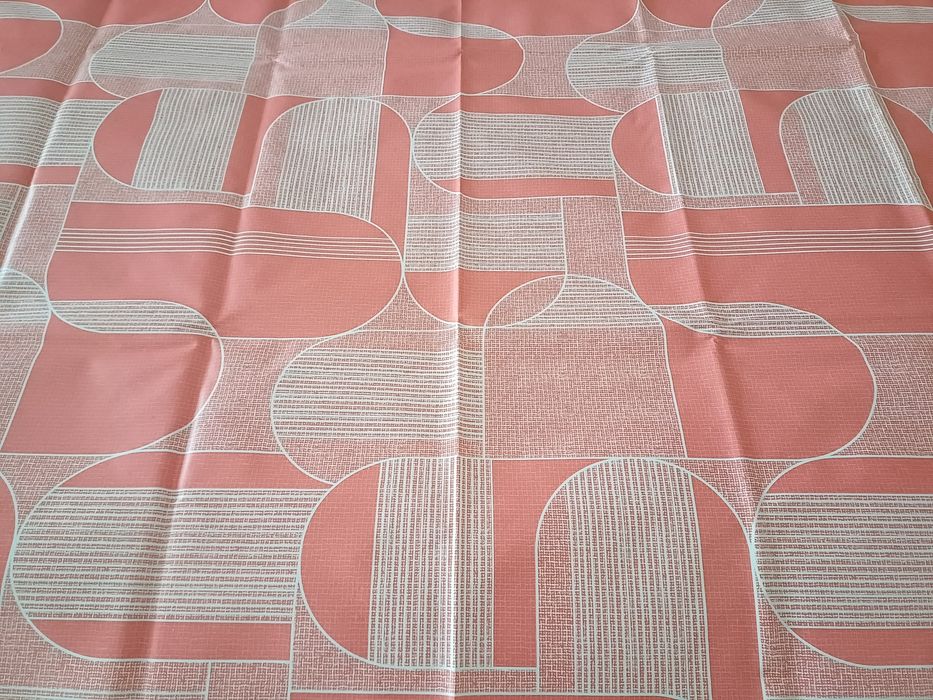 Toalha de mesa anti-nódoas, vermelho/branco, motivos geométricos NOVA!