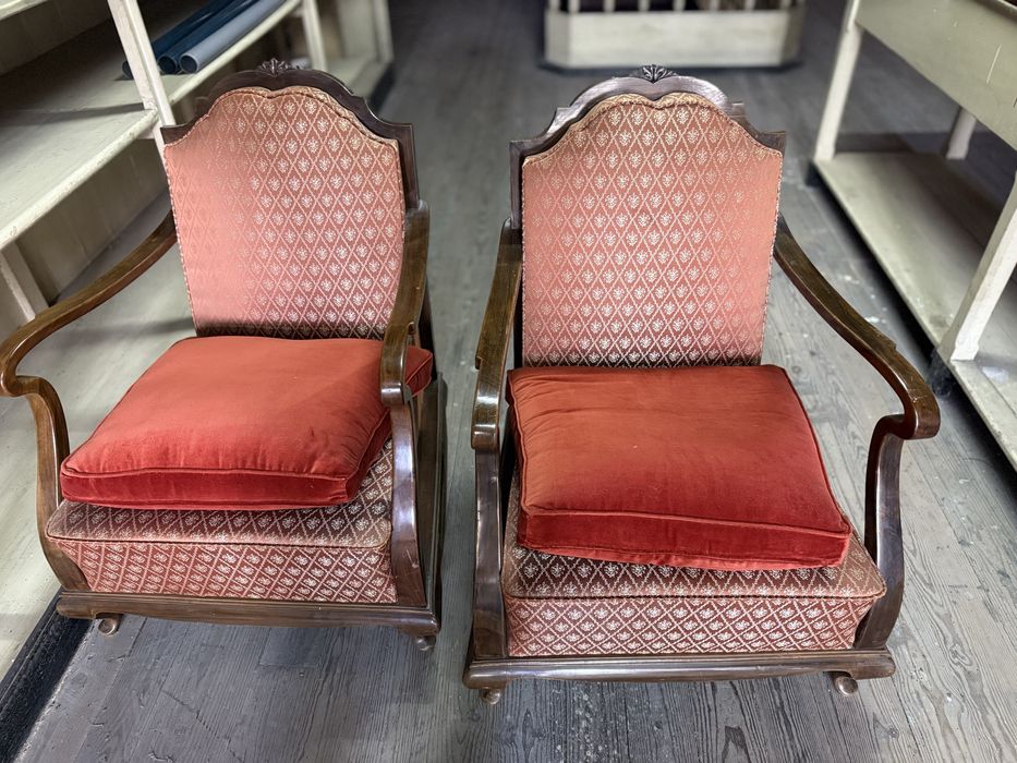 Par de cadeirões antigos