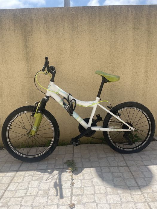 bicicleta de criança avariada