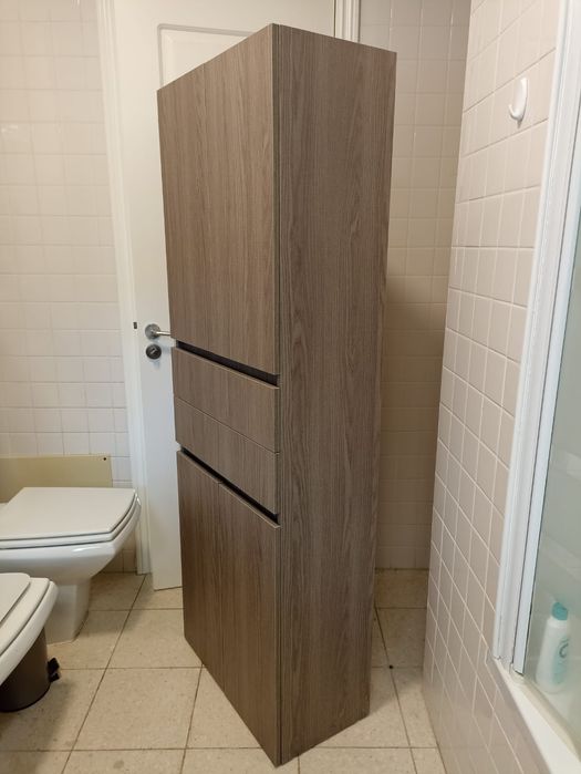 Móvel castanho wc